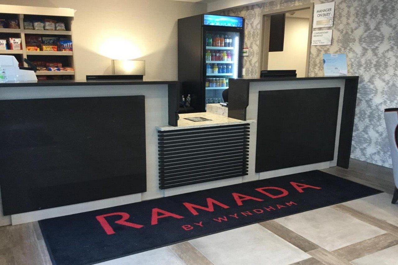 Ramada By Wyndham Bronx Terminal Hotel New York Exterior photo